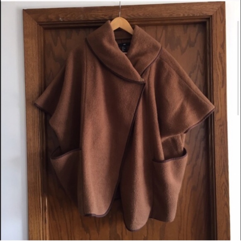 H&M • Gorgeous Oversized Cape Style Winter Coat - Picture 4 of 9